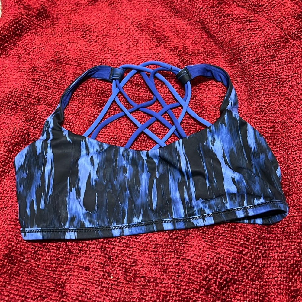 LULULEMON Free To Be Bra